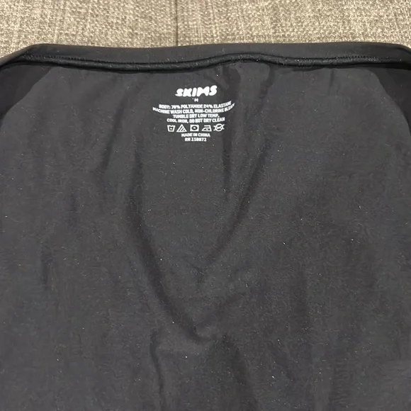 Skims Fits Everybody Henley Crop Top - Picture 2 of 7